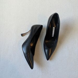 Manolo Blahnik Urgenzapla Black Leather Heels